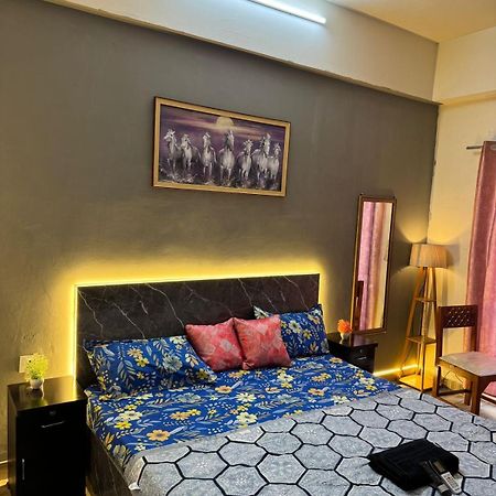 Luxury Studio Near Expo Mart Greater Noida Exterior photo