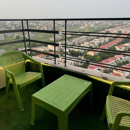 Luxury Studio Near Expo Mart Greater Noida Exterior photo