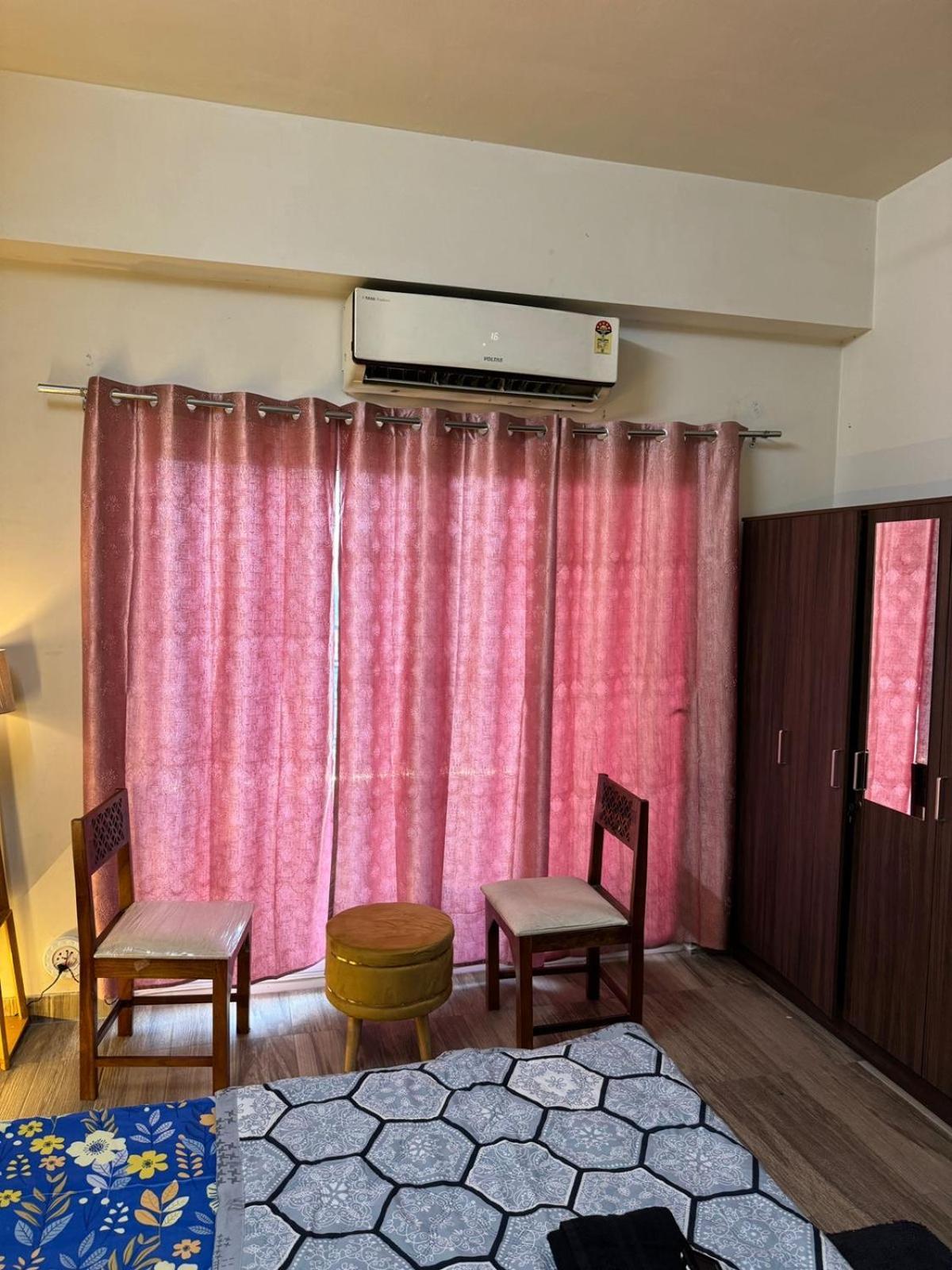 Luxury Studio Near Expo Mart Greater Noida Exterior photo