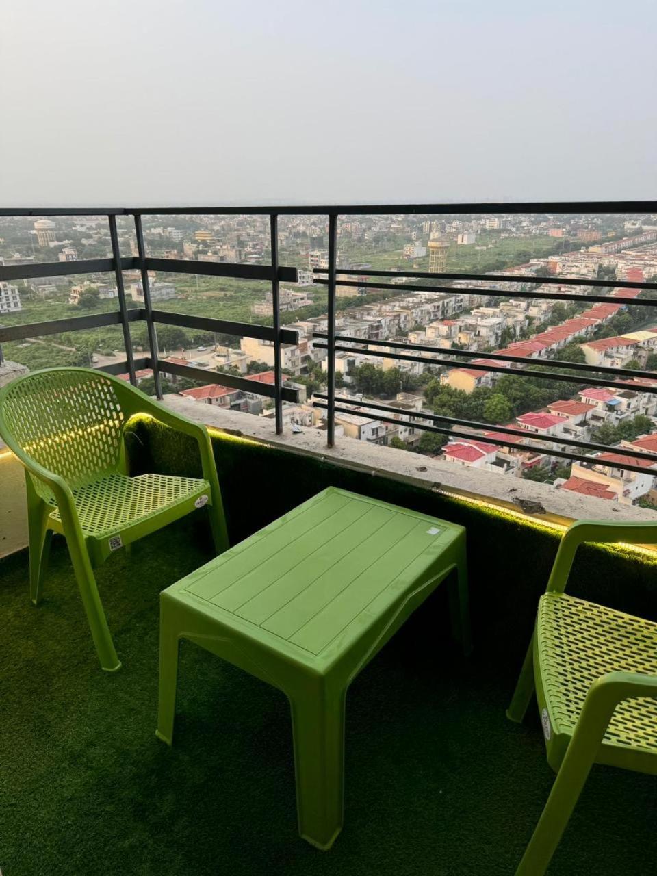 Luxury Studio Near Expo Mart Greater Noida Exterior photo